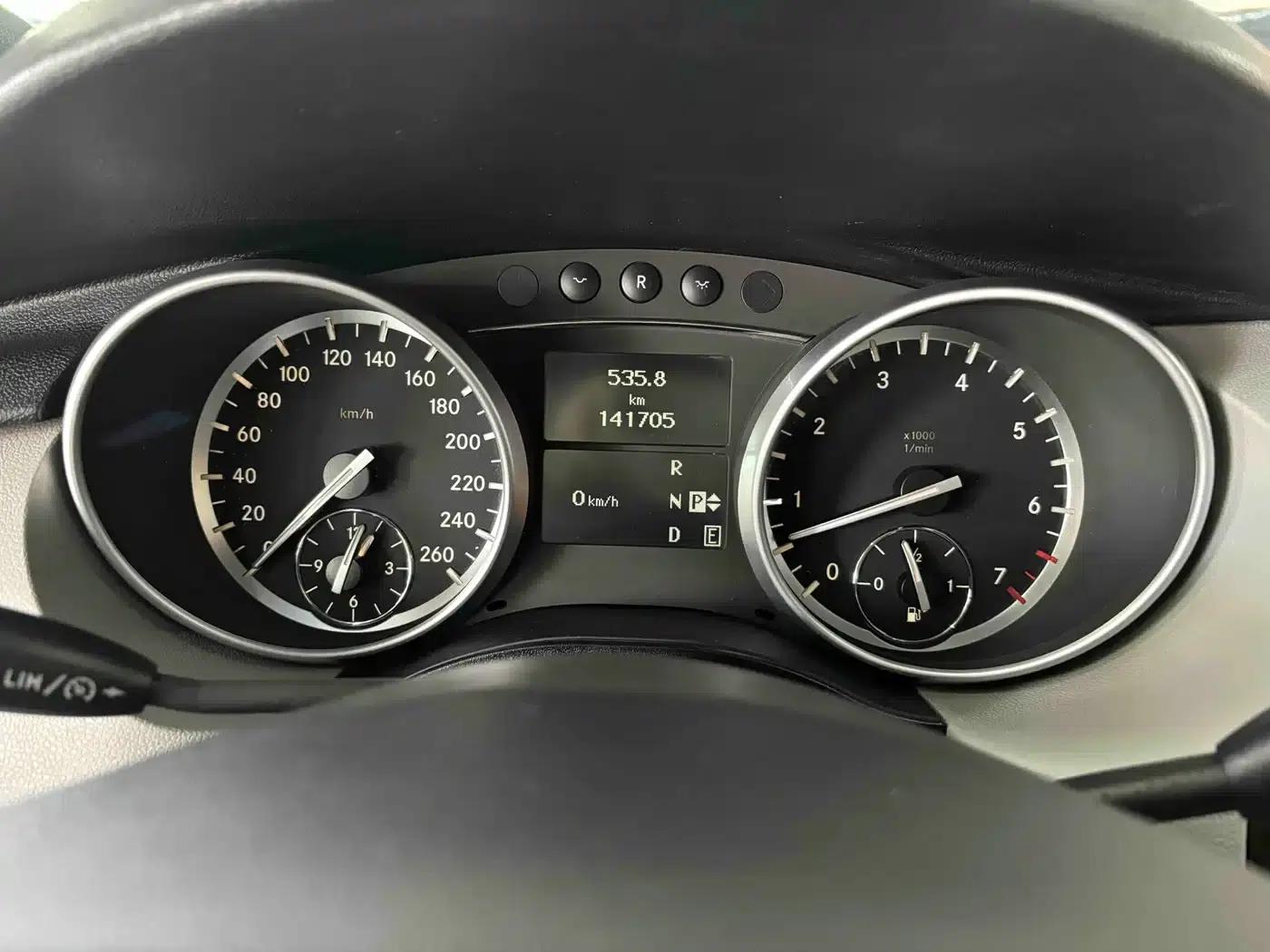 2011 Mercedes-Benz R-Class R 350 L 4MATIC — миниатюра 13