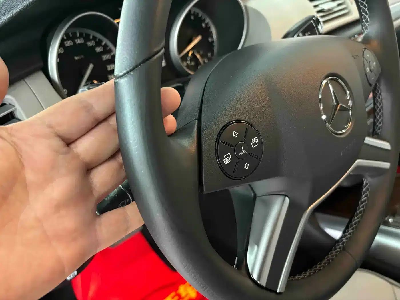 2011 Mercedes-Benz R-Class R 350 L 4MATIC — миниатюра 14