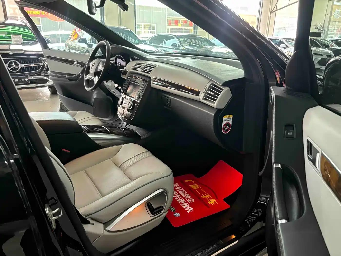 2011 Mercedes-Benz R-Class R 350 L 4MATIC — миниатюра 9