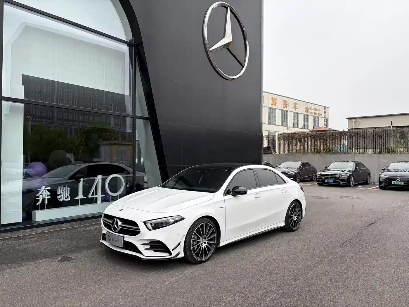 2023 Mercedes-Benz A-Class AMG A 35 L 4MATIC — миниатюра 1