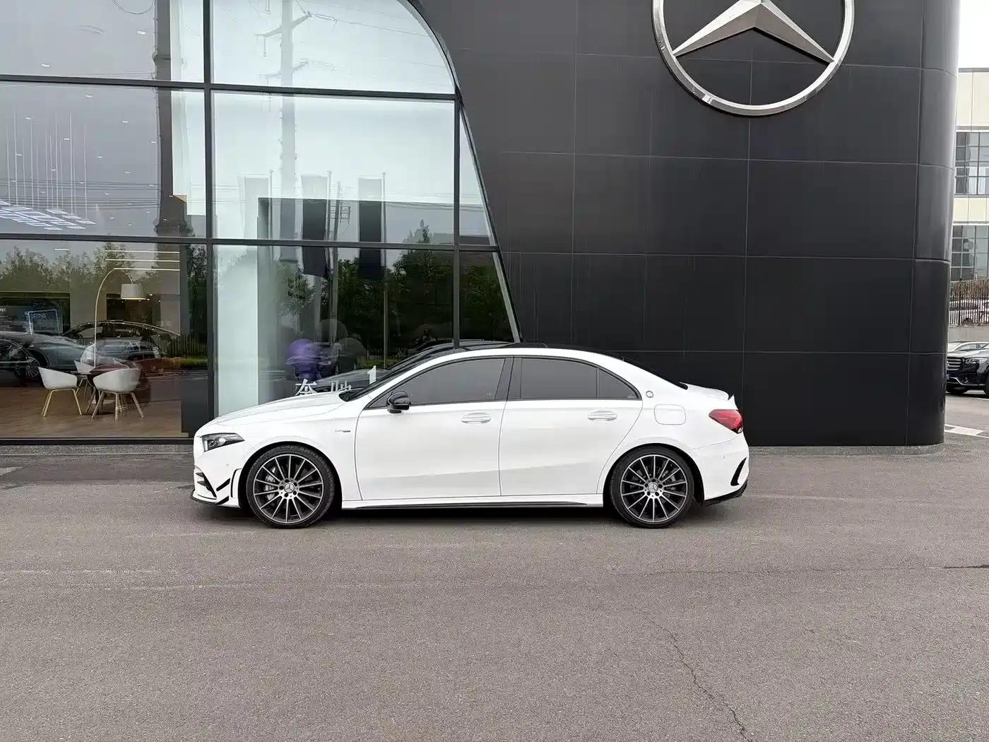 2023 Mercedes-Benz A-Class AMG A 35 L 4MATIC — миниатюра 3