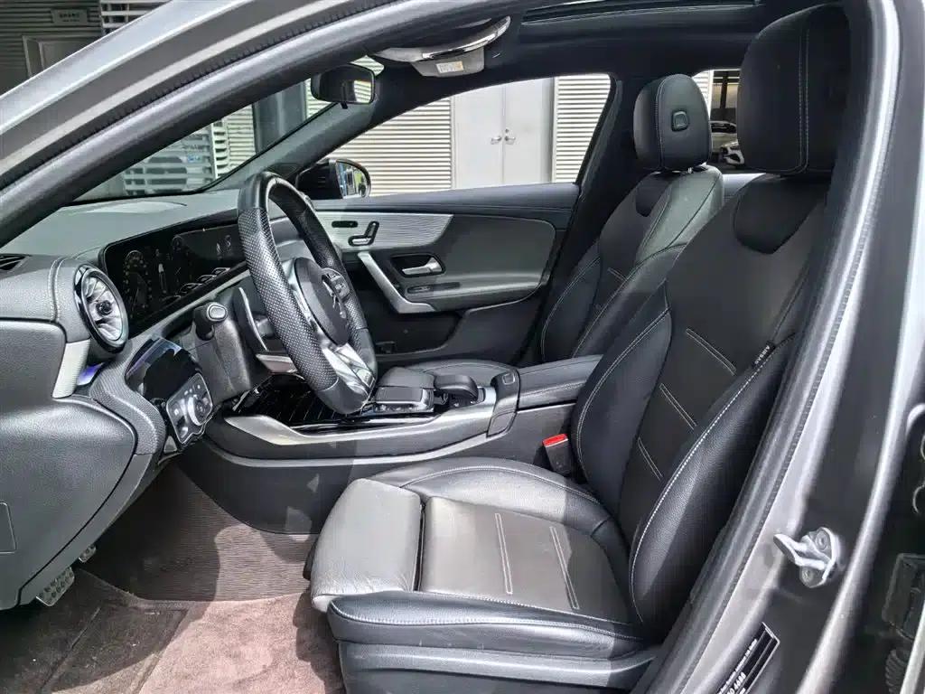 2023 Mercedes-Benz A-Class AMG A 35 L 4MATIC — миниатюра 3