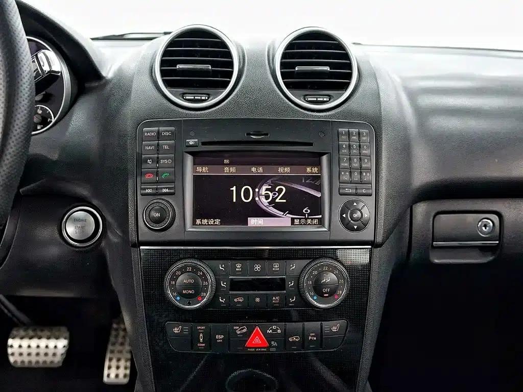 2011 Mercedes-Benz M-Class AMG ML 63 — миниатюра 13