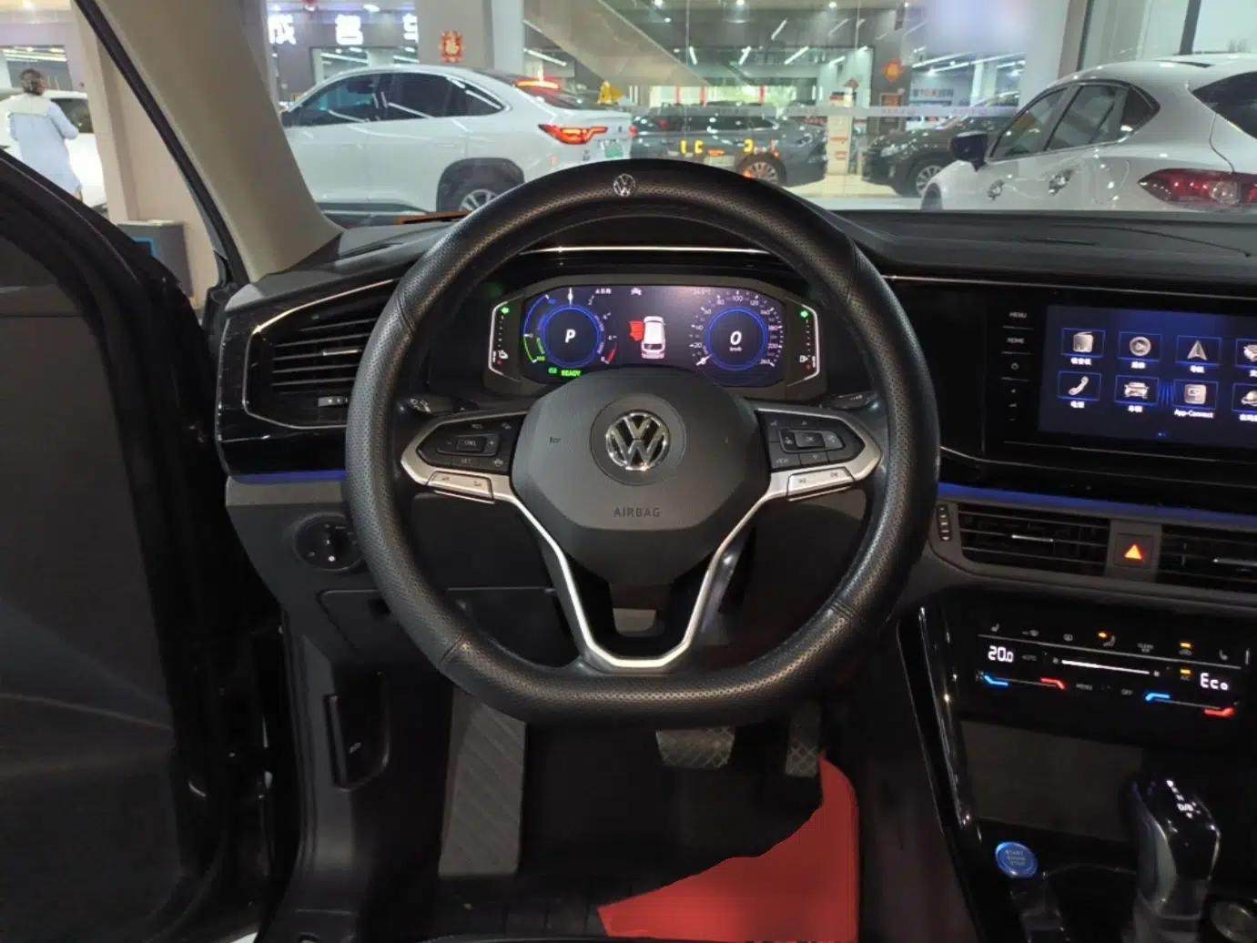 Used Volkswagen Tayron GTE Plug-in Hybrid 2020 1.4T Luxury Model — миниатюра 13