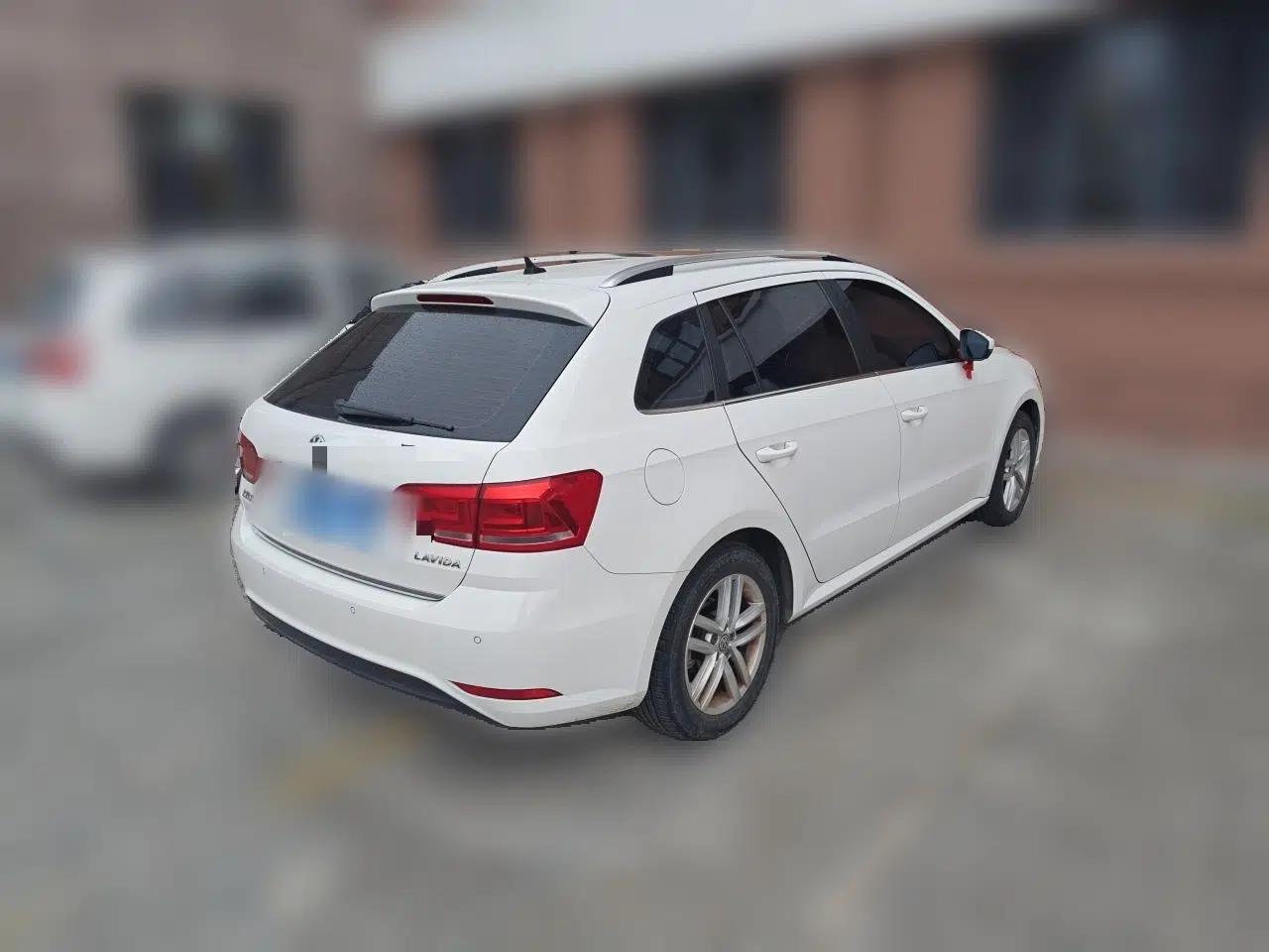 Used Volkswagen Gran Lavida 2017 1.6L Automatic Comfort Edition — миниатюра 6