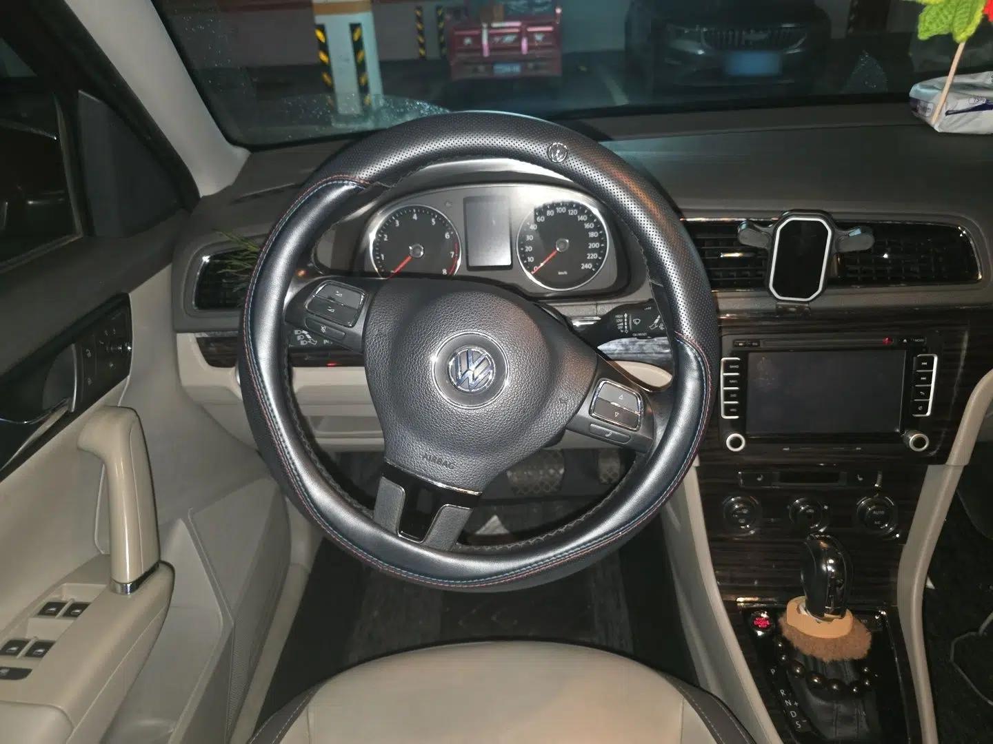 Used Volkswagen Gran Lavida 2013 1.4 TSI Automatic Luxury Model — миниатюра 10