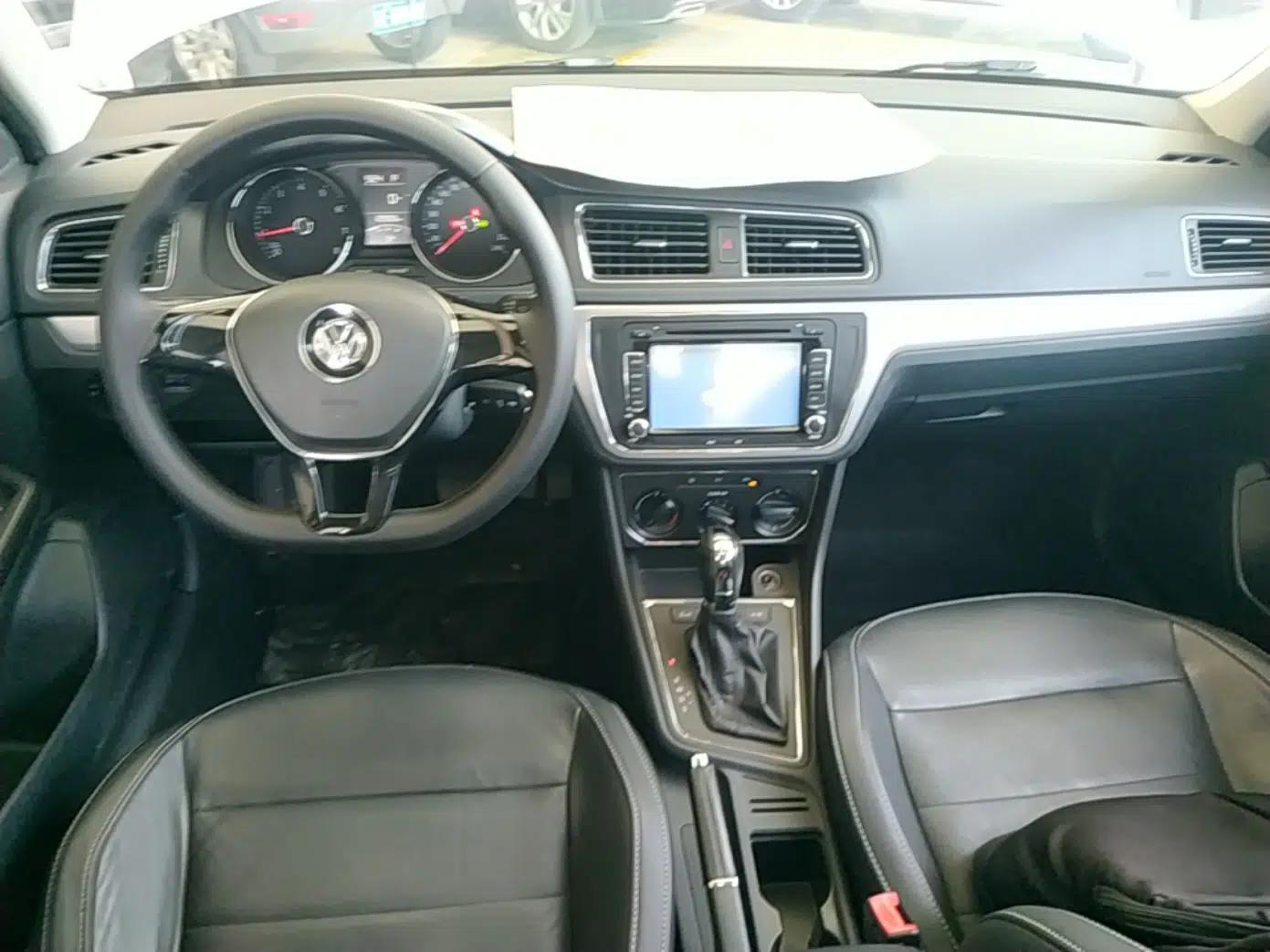 Used Volkswagen Gran Lavida 2015 1.6L Automatic Comfort Edition — миниатюра 17