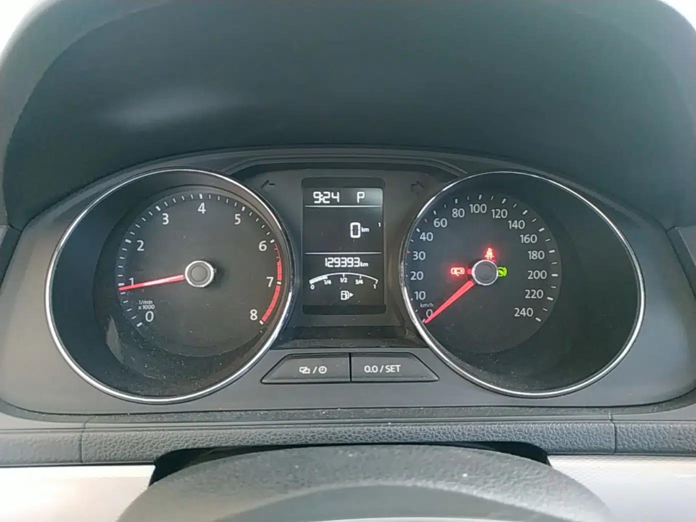 Used Volkswagen Gran Lavida 2015 1.6L Automatic Comfort Edition — миниатюра 19