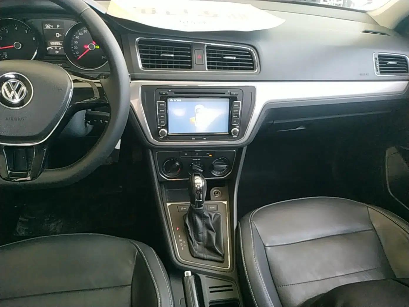 Used Volkswagen Gran Lavida 2015 1.6L Automatic Comfort Edition — миниатюра 20