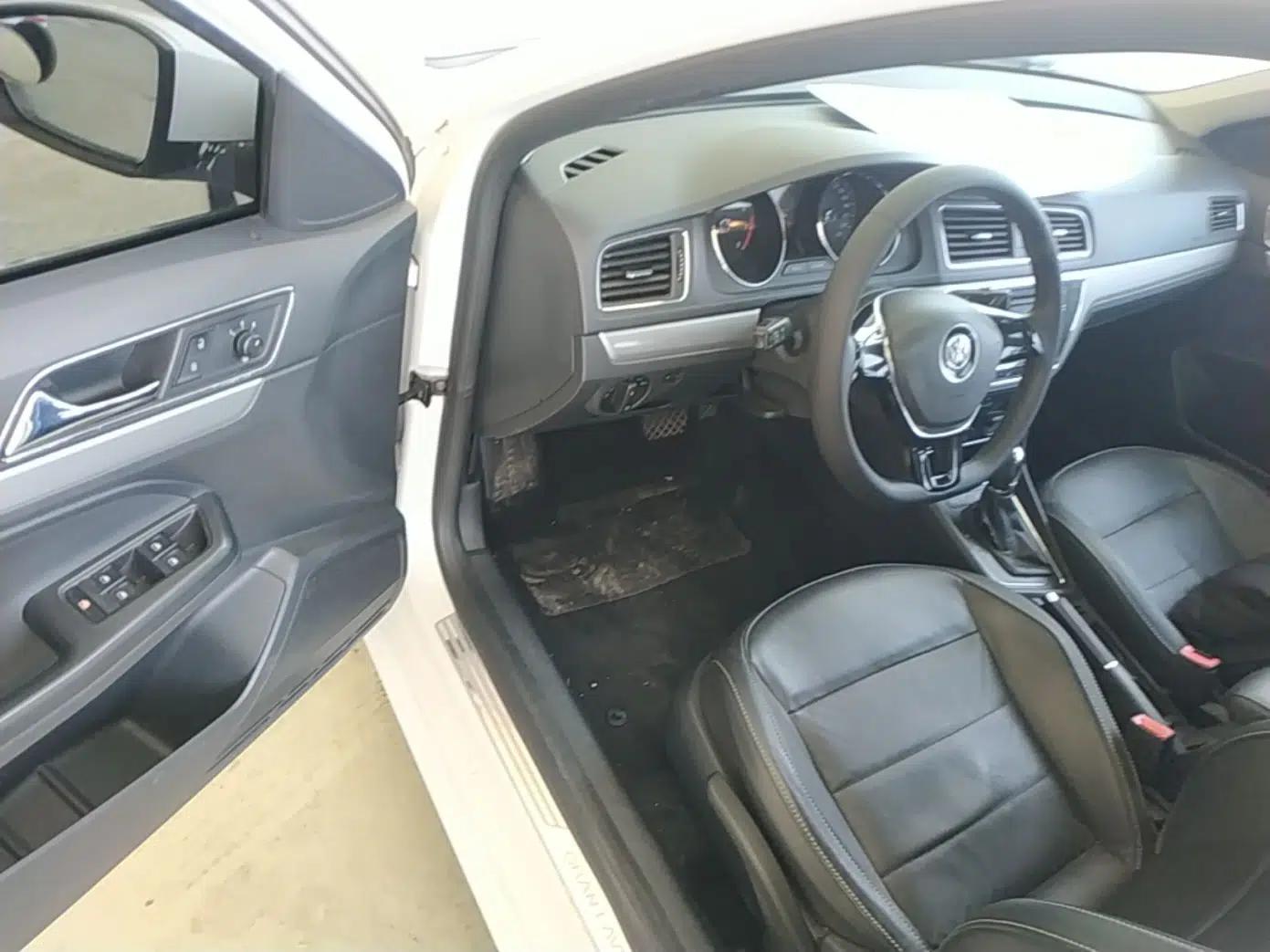 Used Volkswagen Gran Lavida 2015 1.6L Automatic Comfort Edition — миниатюра 23