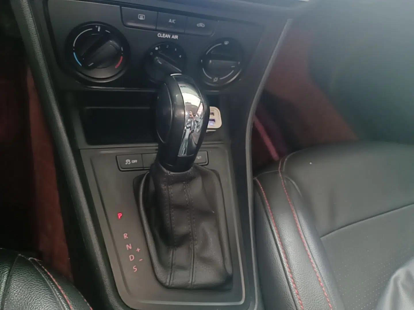Used Volkswagen Gran Lavida 2017 1.6L Automatic Fashion Edition — миниатюра 16
