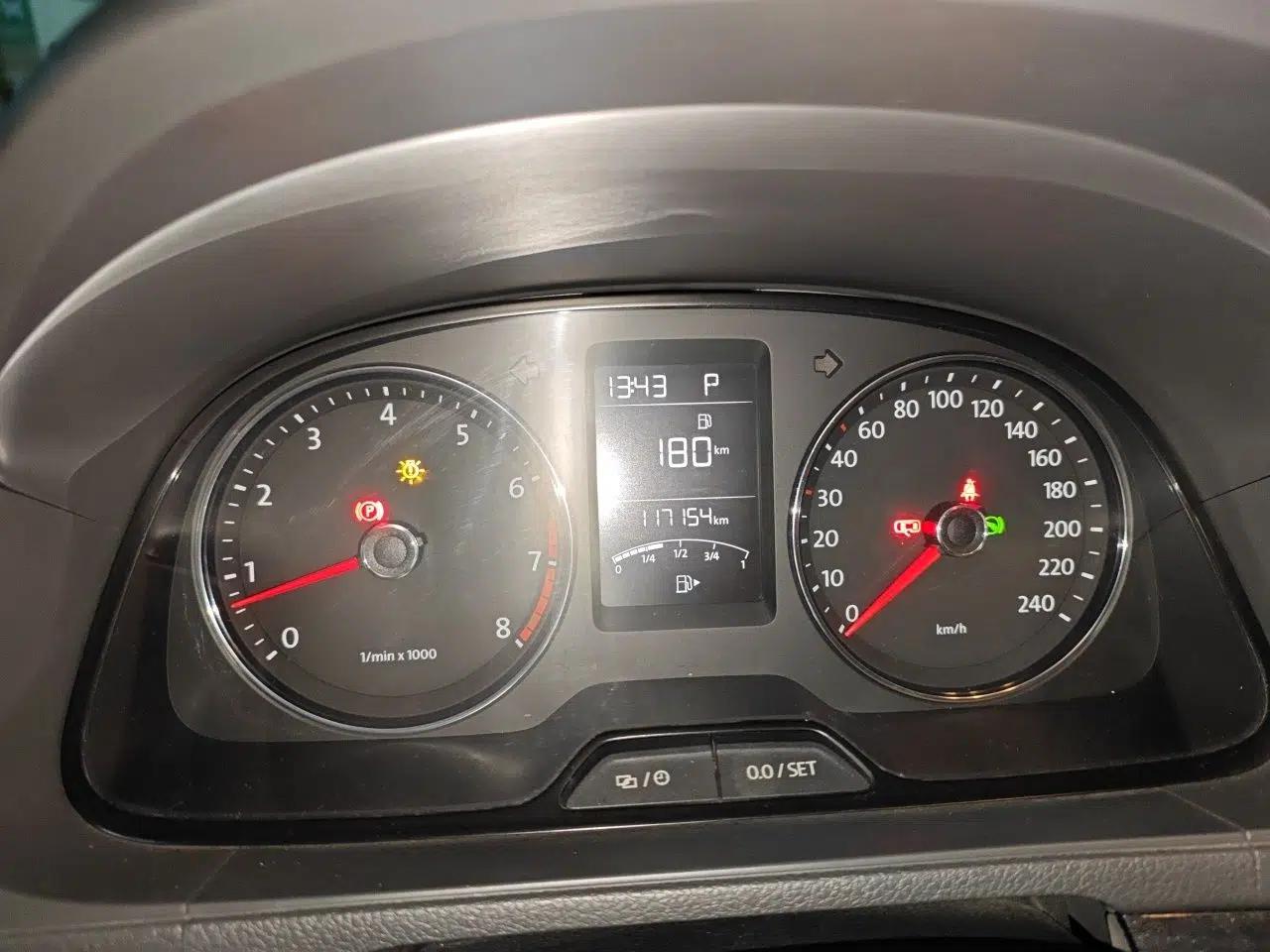 Used Volkswagen Gran Lavida 2013 1.6L Automatic Luxury Model — миниатюра 11