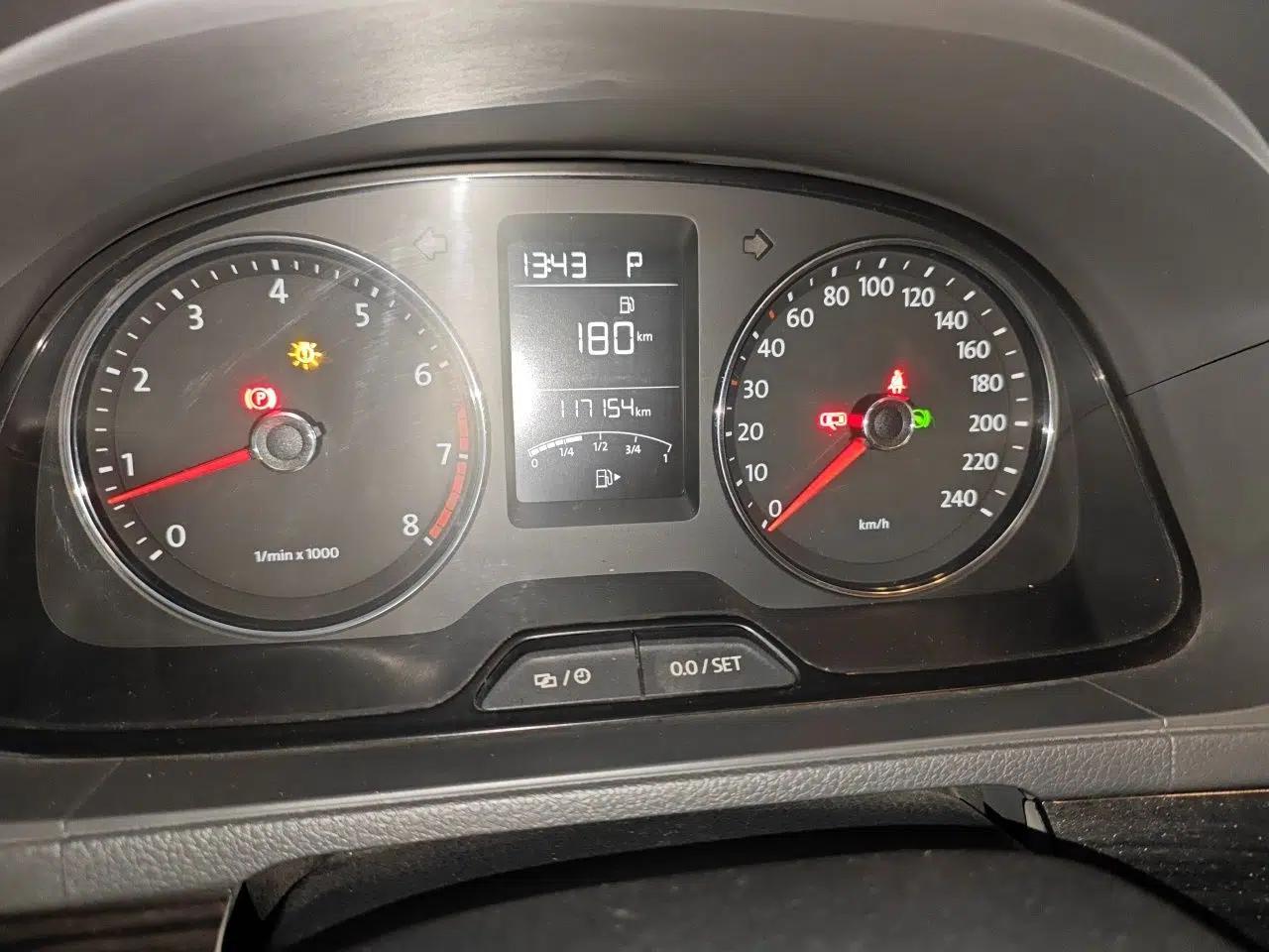 Used Volkswagen Gran Lavida 2013 1.6L Automatic Luxury Model — миниатюра 12