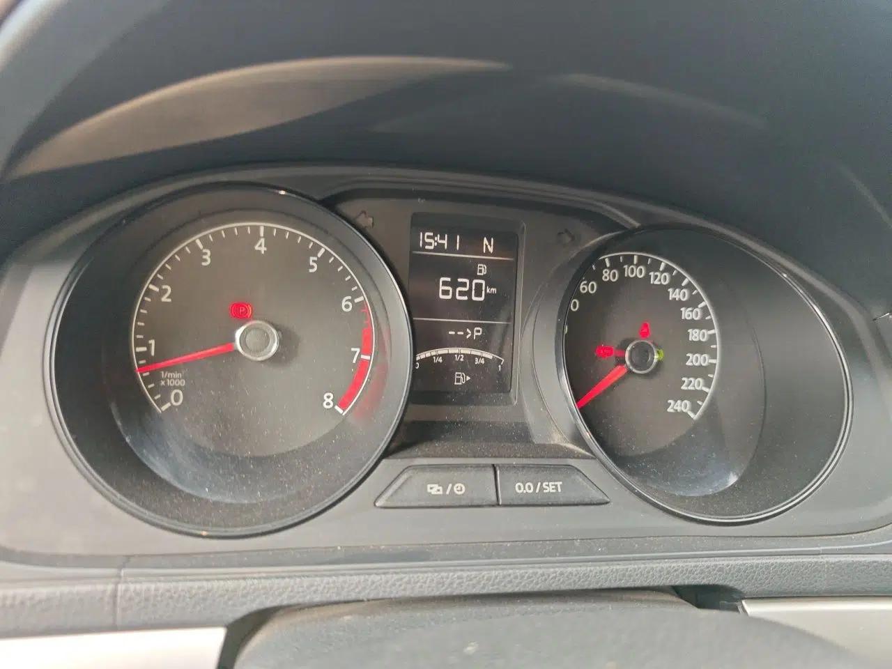 Used Volkswagen Gran Lavida 2015 1.6L Automatic Fashion Edition — миниатюра 11
