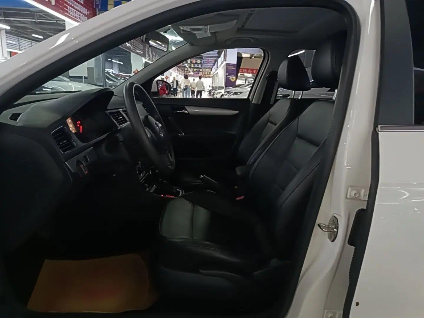 Used Volkswagen Gran Lavida 2013 1.6L Automatic Comfort Model — миниатюра 22