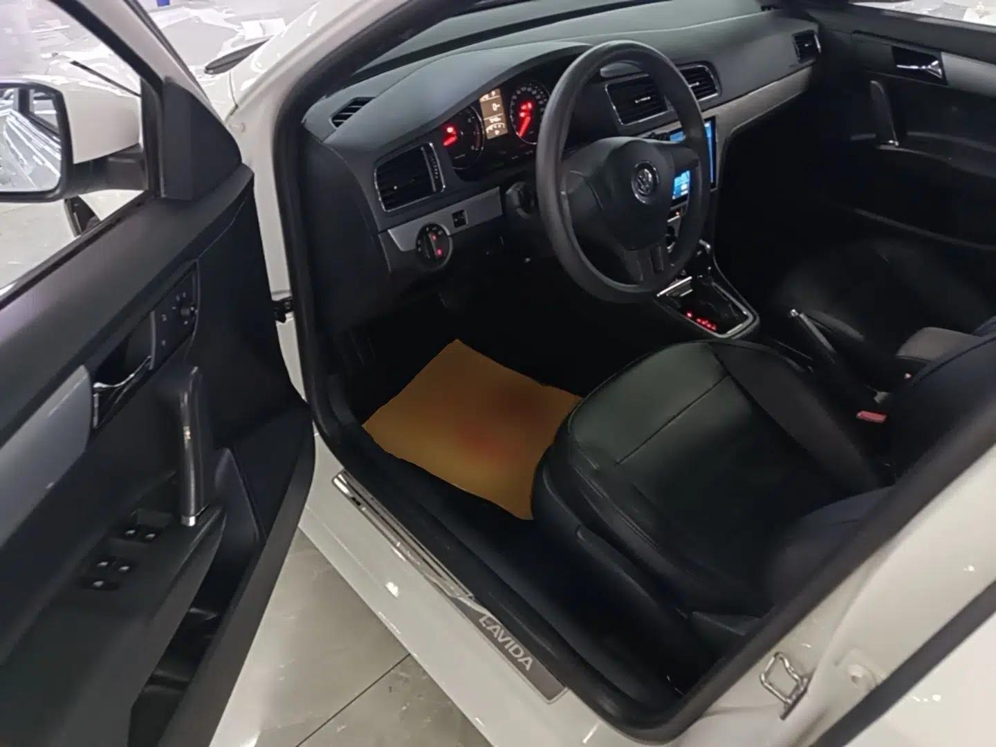 Used Volkswagen Gran Lavida 2013 1.6L Automatic Comfort Model — миниатюра 23