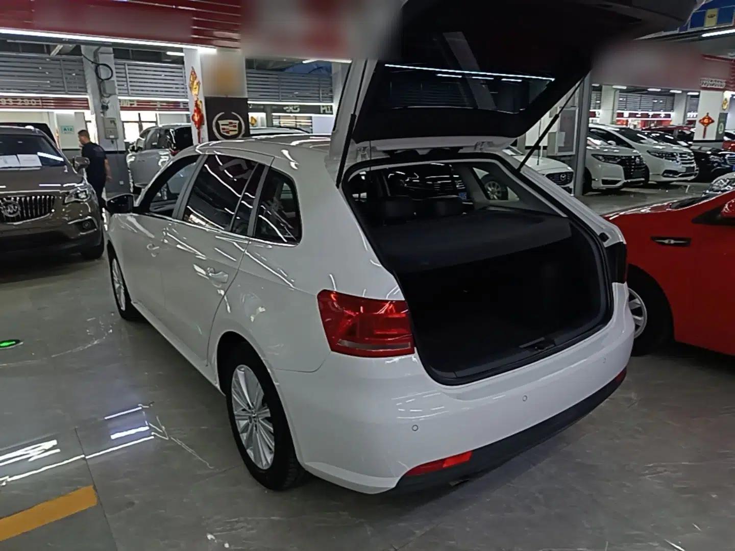 Used Volkswagen Gran Lavida 2013 1.6L Automatic Comfort Model — миниатюра 4