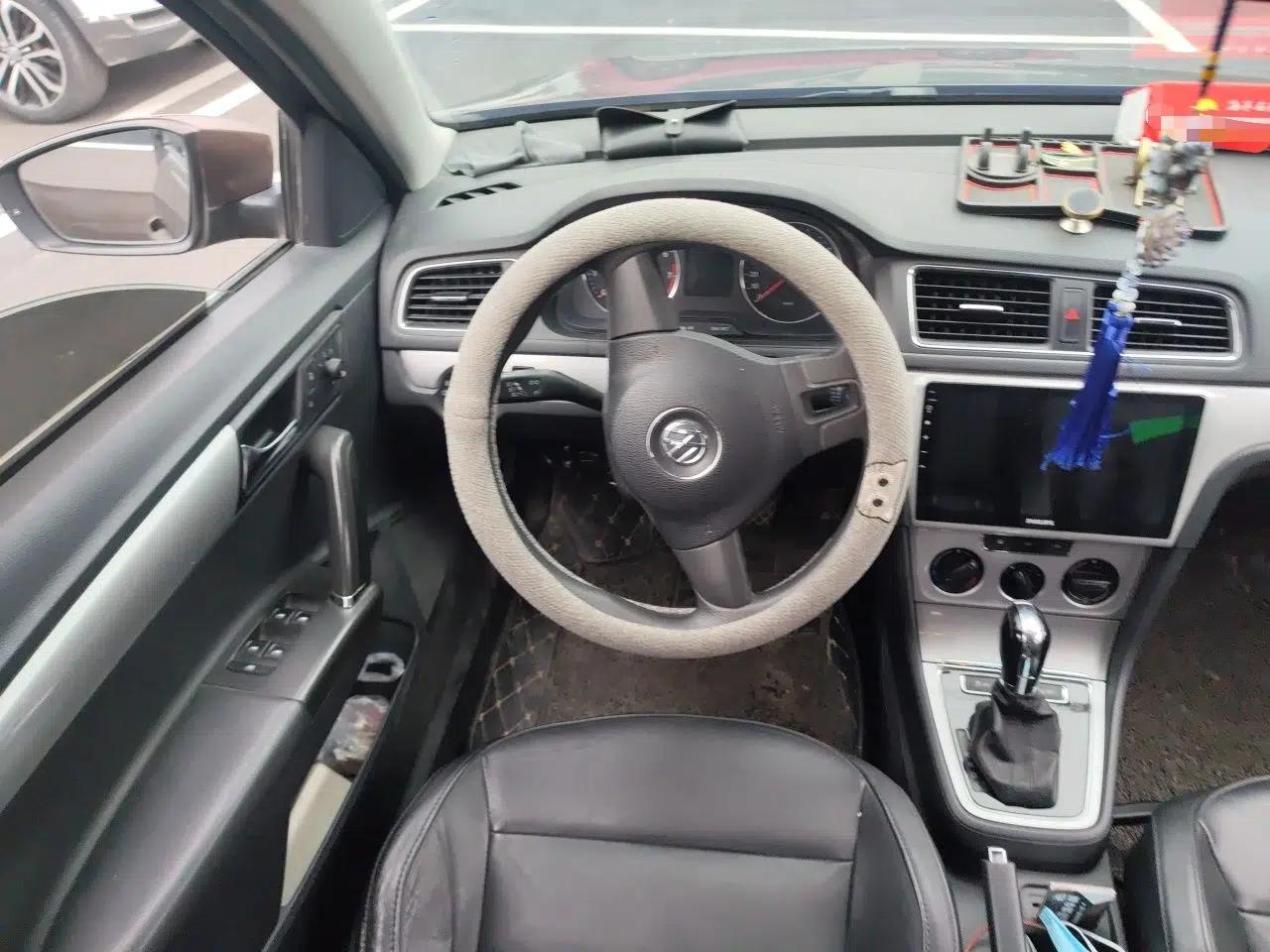 Used Volkswagen Gran Lavida 2013 1.6L Automatic Comfort Model — миниатюра 10