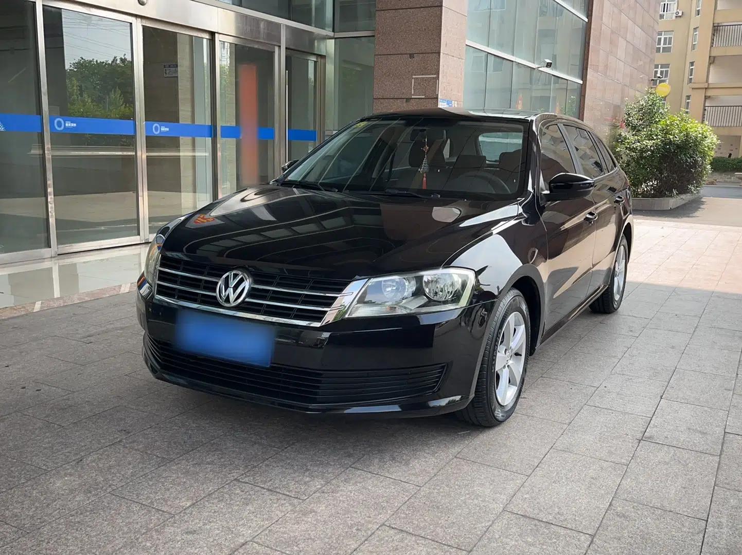 Used Volkswagen Gran Lavida 2013 1.6L Automatic Fashion Model — миниатюра 1