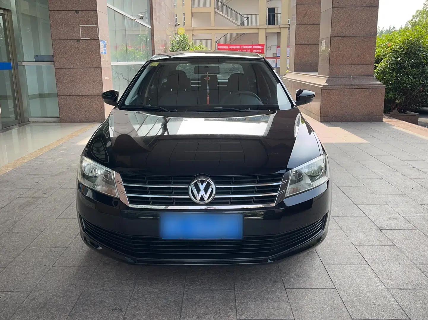 Used Volkswagen Gran Lavida 2013 1.6L Automatic Fashion Model — миниатюра 2