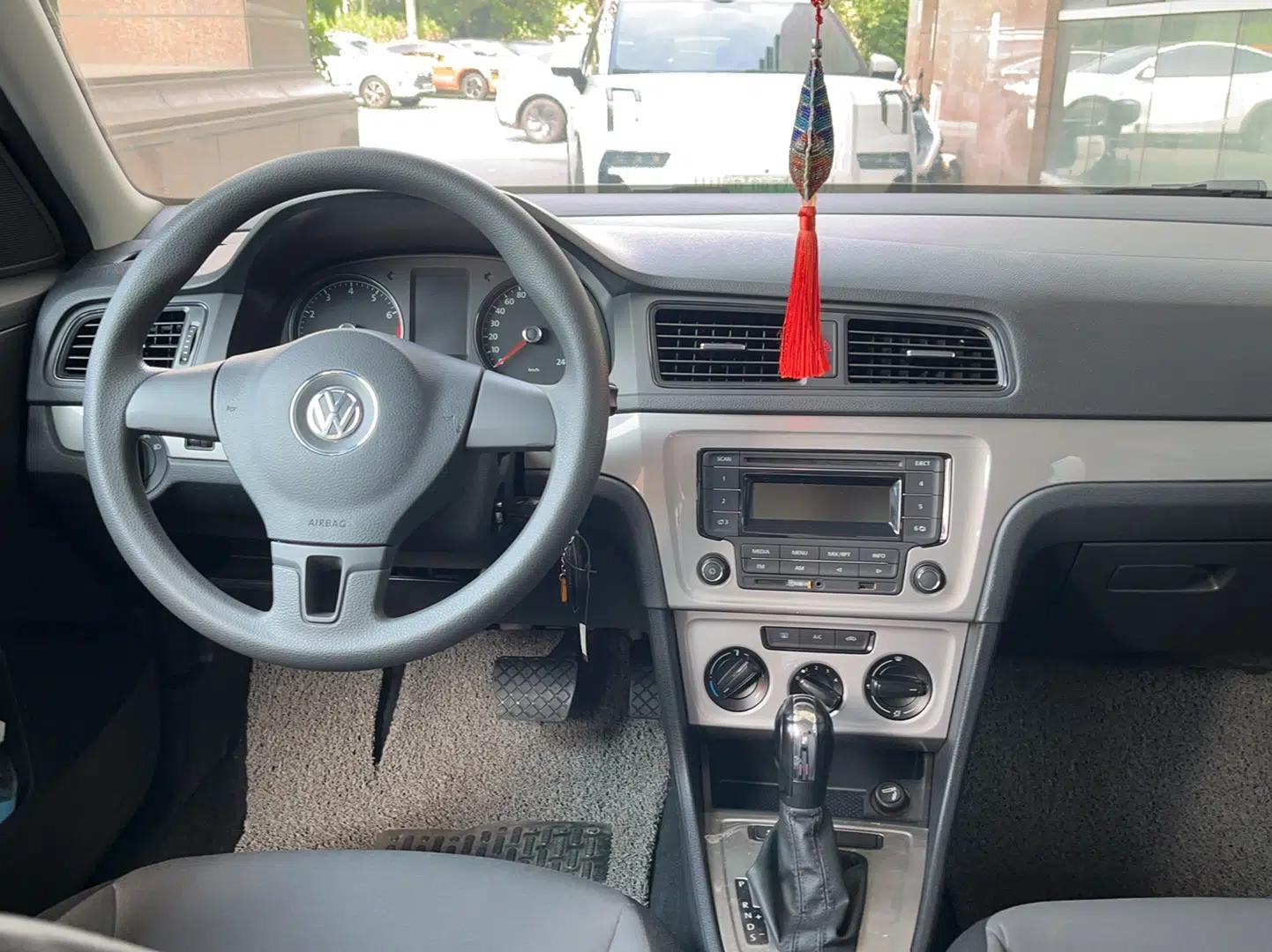 Used Volkswagen Gran Lavida 2013 1.6L Automatic Fashion Model — миниатюра 10