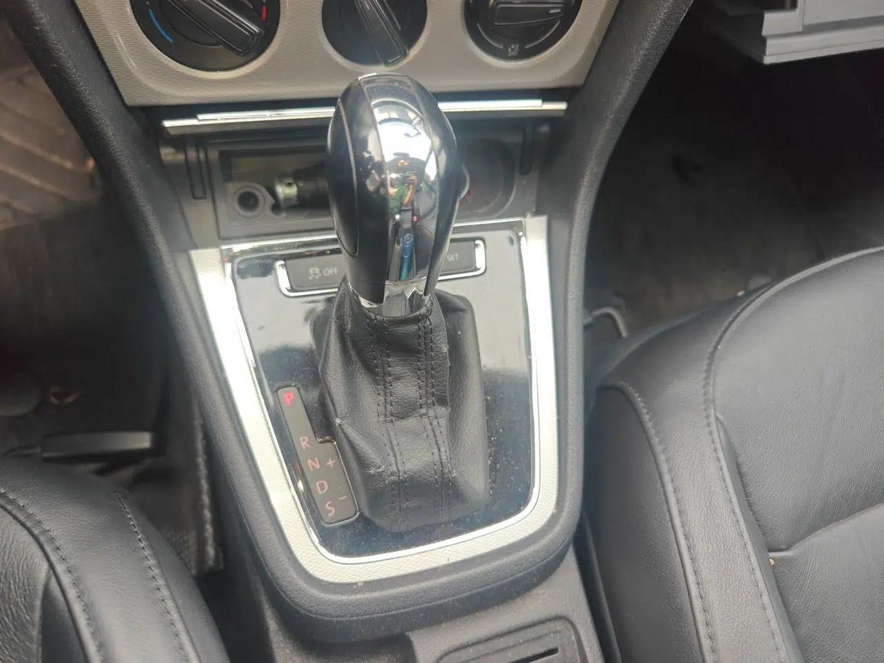 Used Volkswagen Gran Lavida 2013 1.6L Automatic Comfort Model — миниатюра 14