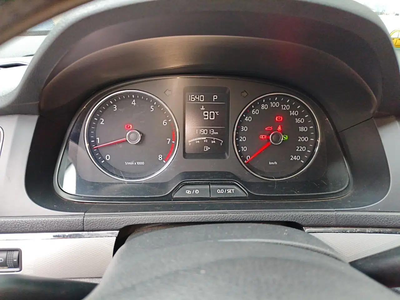 Used Volkswagen Gran Lavida 2013 1.6L Automatic Luxury Model — миниатюра 11
