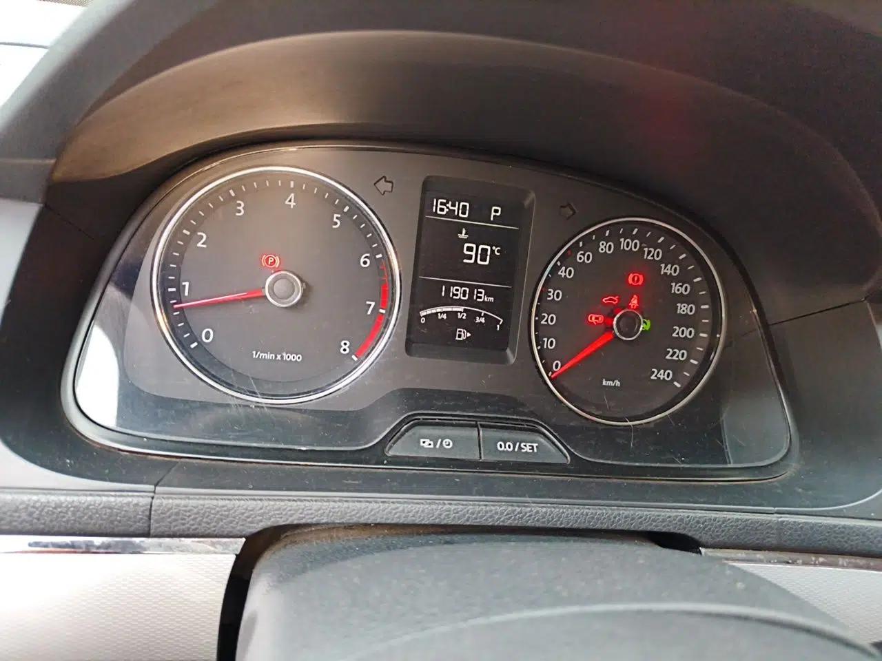 Used Volkswagen Gran Lavida 2013 1.6L Automatic Luxury Model — миниатюра 12