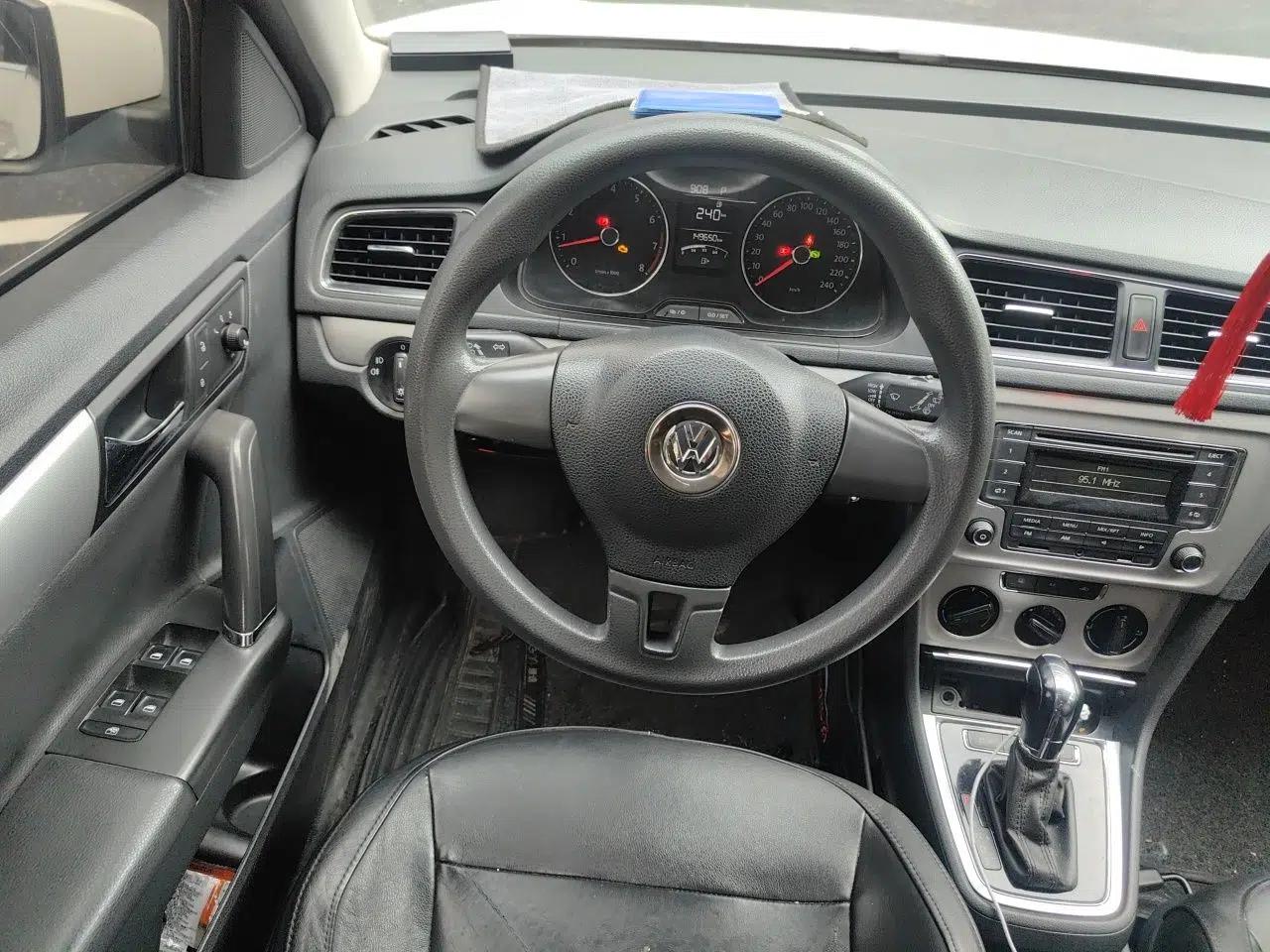 Used Volkswagen Gran Lavida 2013 1.6L Automatic Comfort Model — миниатюра 10