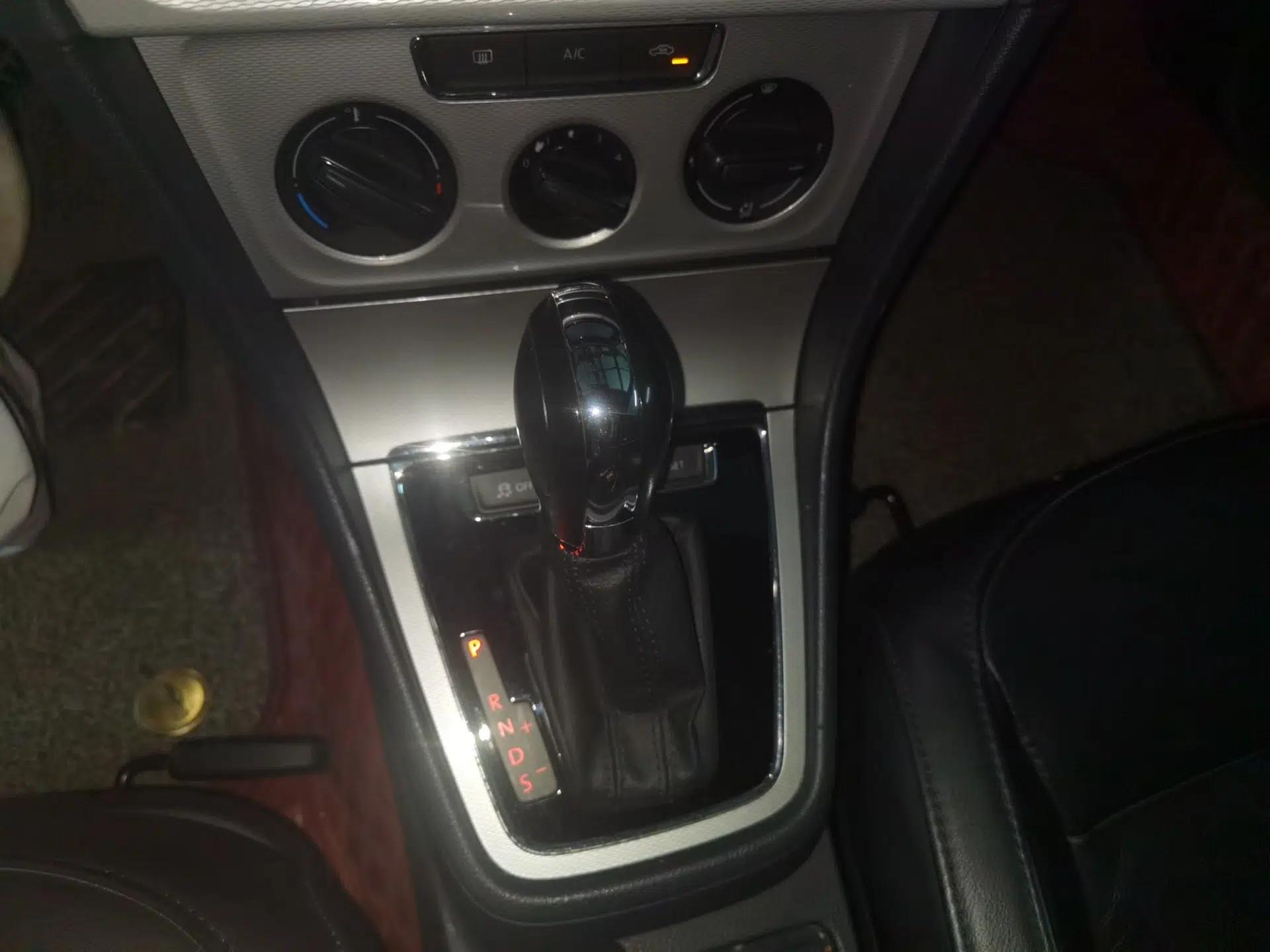Used Volkswagen Gran Lavida 2013 1.6L Automatic Comfort Model — миниатюра 14