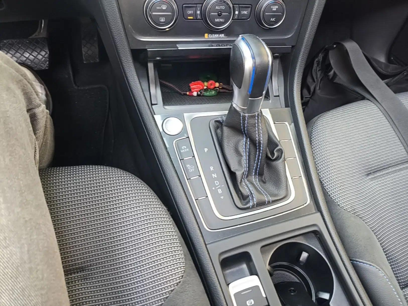 Used Volkswagen Golf Pure Electric 2020 Chari — миниатюра 21