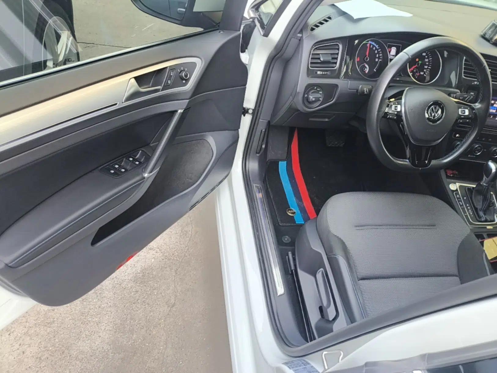 Used Volkswagen Golf Pure Electric 2020 Chari — миниатюра 23