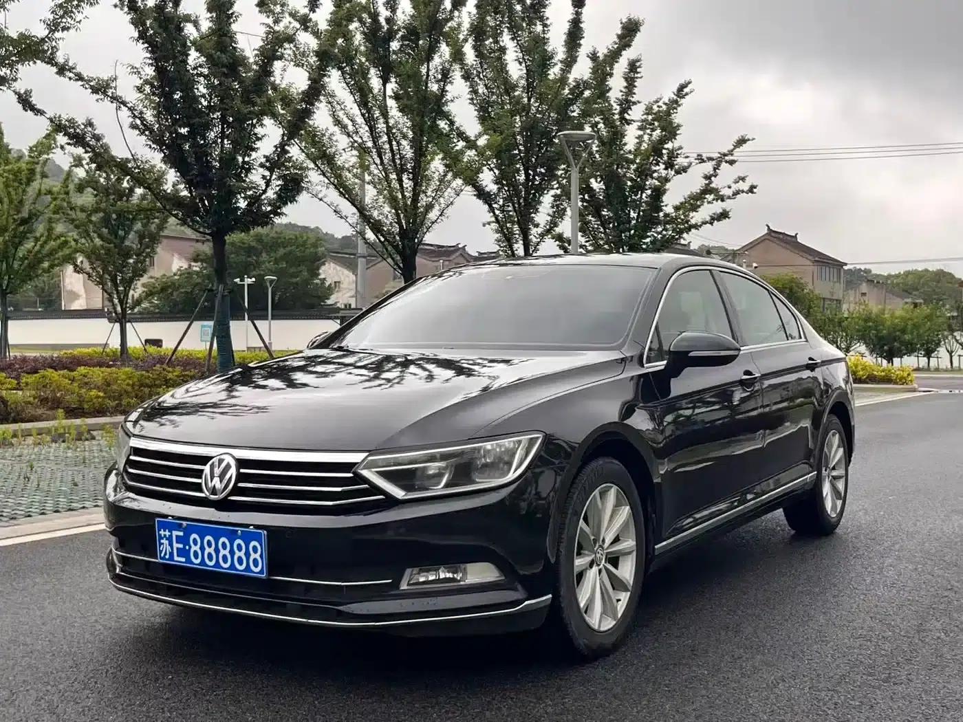 2017 Volkswagen Magotan 330TSI DSG Leading Edition — миниатюра 1