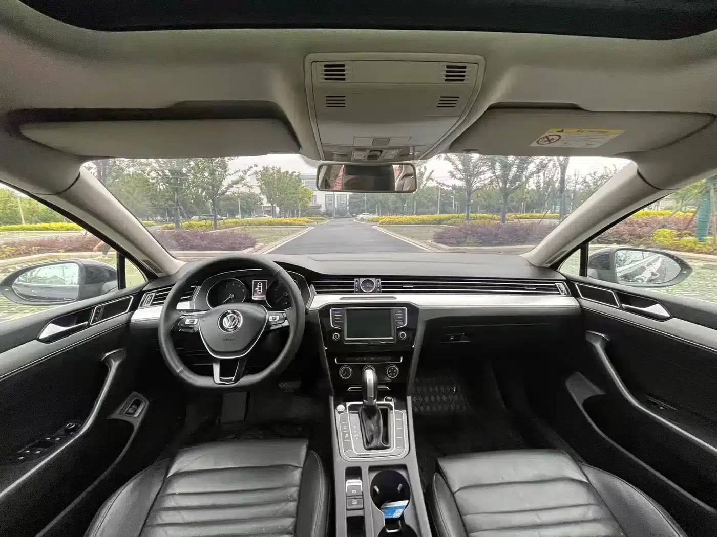 2017 Volkswagen Magotan 330TSI DSG Leading Edition — миниатюра 5