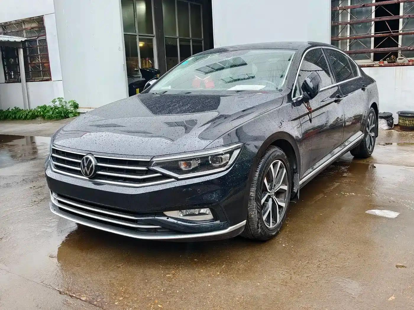 2020 Volkswagen Passat 330TSI DSG Leading Edition — миниатюра 1