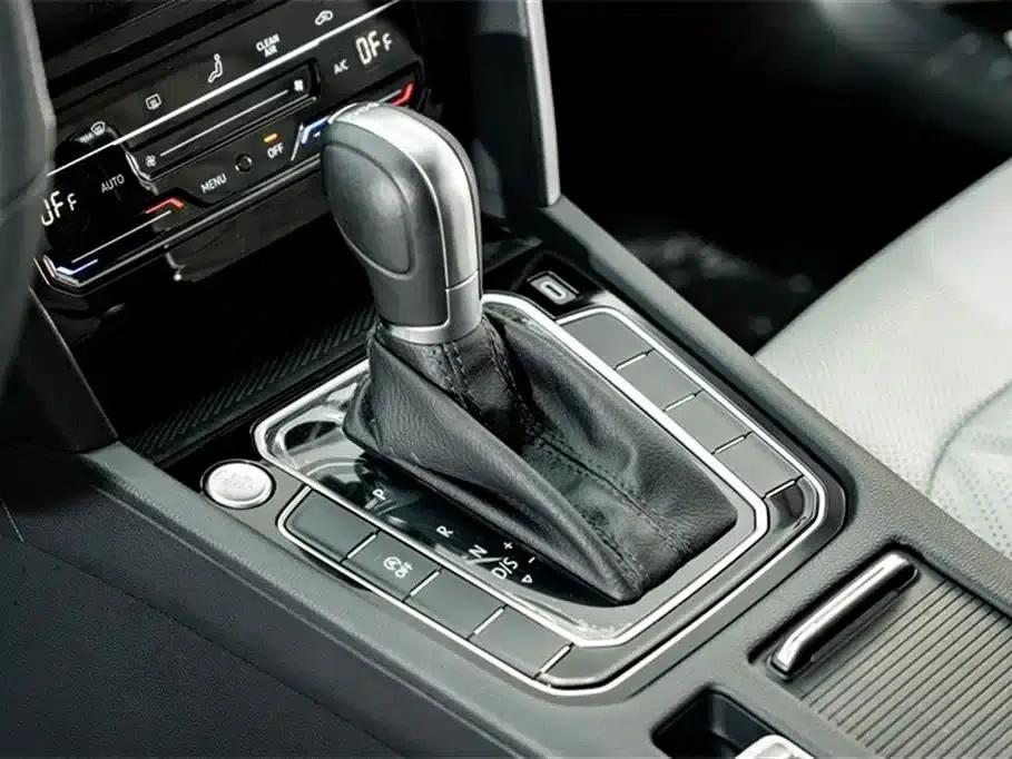 2024 Volkswagen Magotan 330TSI DSG Luxury Edition (2 Million Units Limited Edition) — миниатюра 11