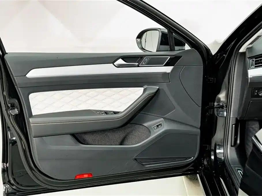 2024 Volkswagen Magotan 330TSI DSG Luxury Edition (2 Million Units Limited Edition) — миниатюра 16