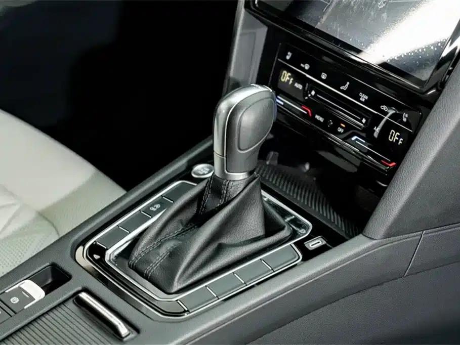 2024 Volkswagen Magotan 330TSI DSG Luxury Edition (2 Million Units Limited Edition) — миниатюра 18