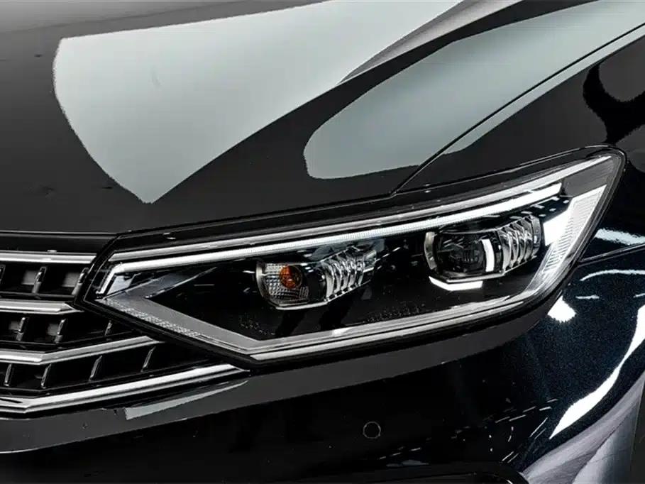 2024 Volkswagen Magotan 330TSI DSG Luxury Edition (2 Million Units Limited Edition) — миниатюра 4
