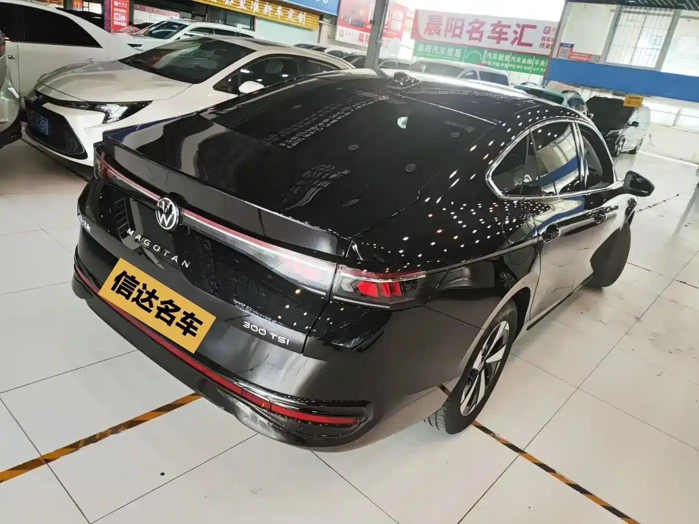 The 2024 Volkswagen Passat 300TSI DSG Premium Edition features a striking package. — миниатюра 2