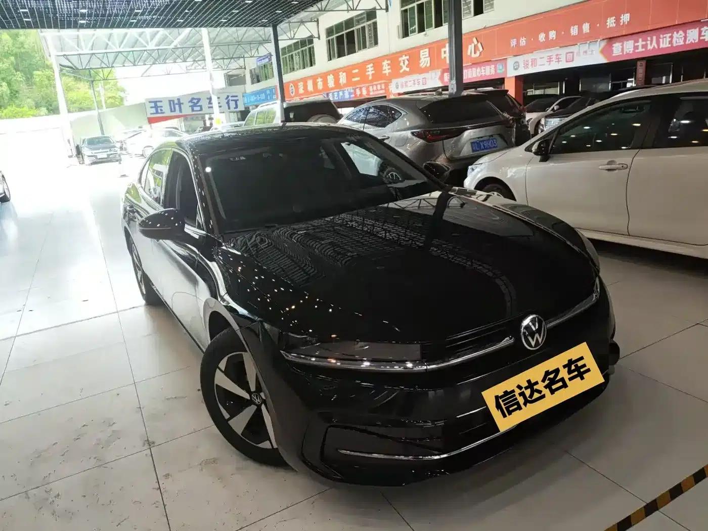 The 2024 Volkswagen Passat 300TSI DSG Premium Edition features a striking package. — миниатюра 3