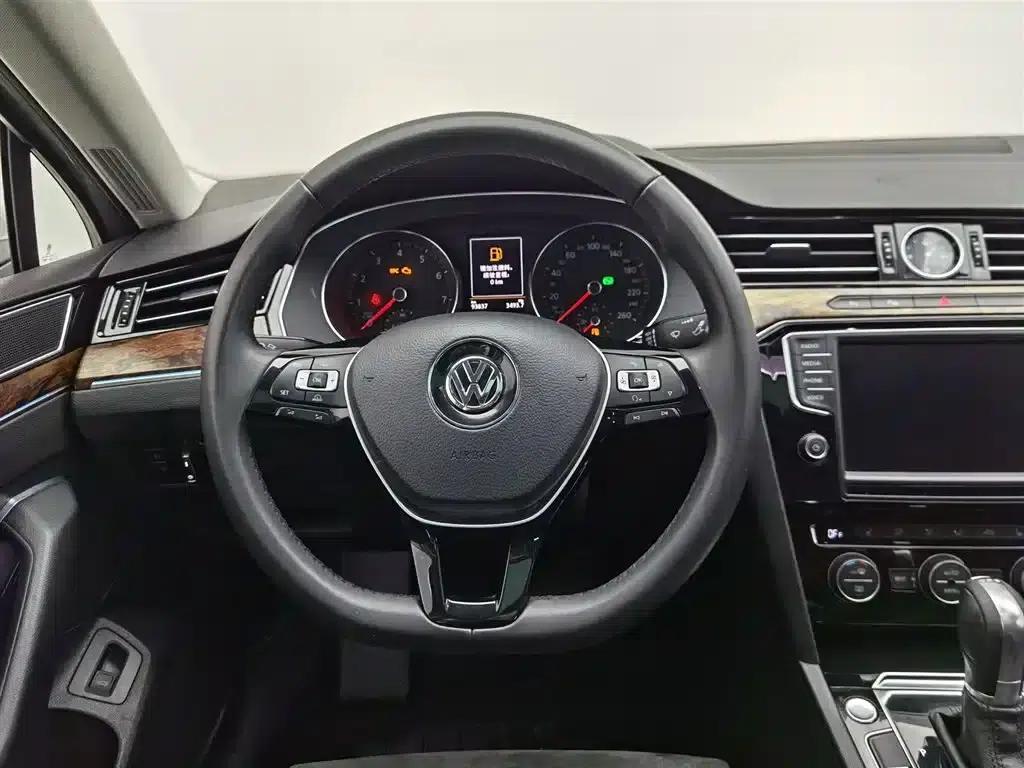 2017 Volkswagen Passat 380TSI DSG Premium — миниатюра 11