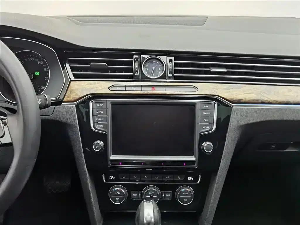 2017 Volkswagen Passat 380TSI DSG Premium — миниатюра 12