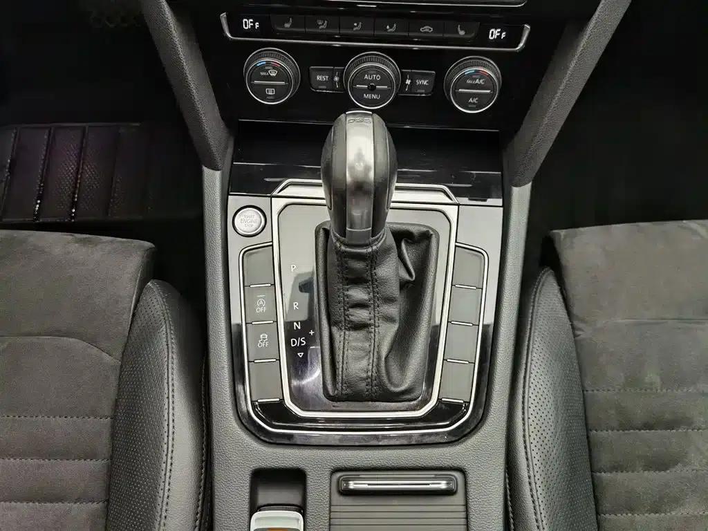 2017 Volkswagen Passat 380TSI DSG Premium — миниатюра 13