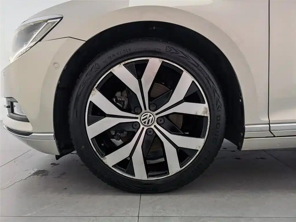 2017 Volkswagen Passat 380TSI DSG Premium — миниатюра 17