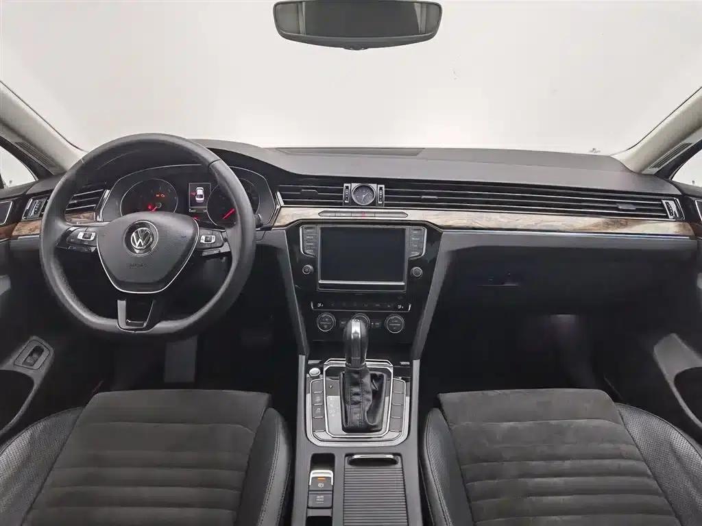 2017 Volkswagen Passat 380TSI DSG Premium — миниатюра 5
