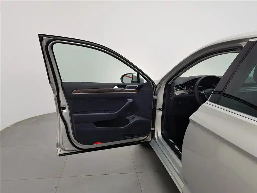 2017 Volkswagen Passat 380TSI DSG Premium — миниатюра 8