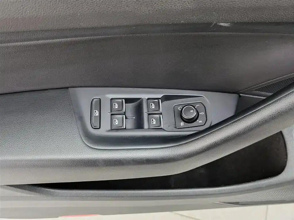 2017 Volkswagen Passat 380TSI DSG Premium — миниатюра 9