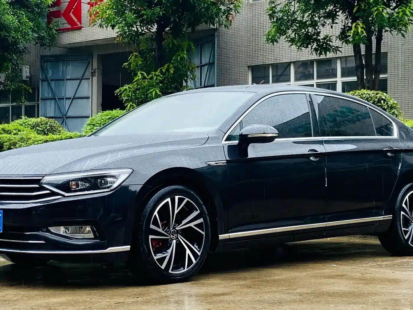 2020 Volkswagen Passat 330TSI DSG Luxury — миниатюра 1