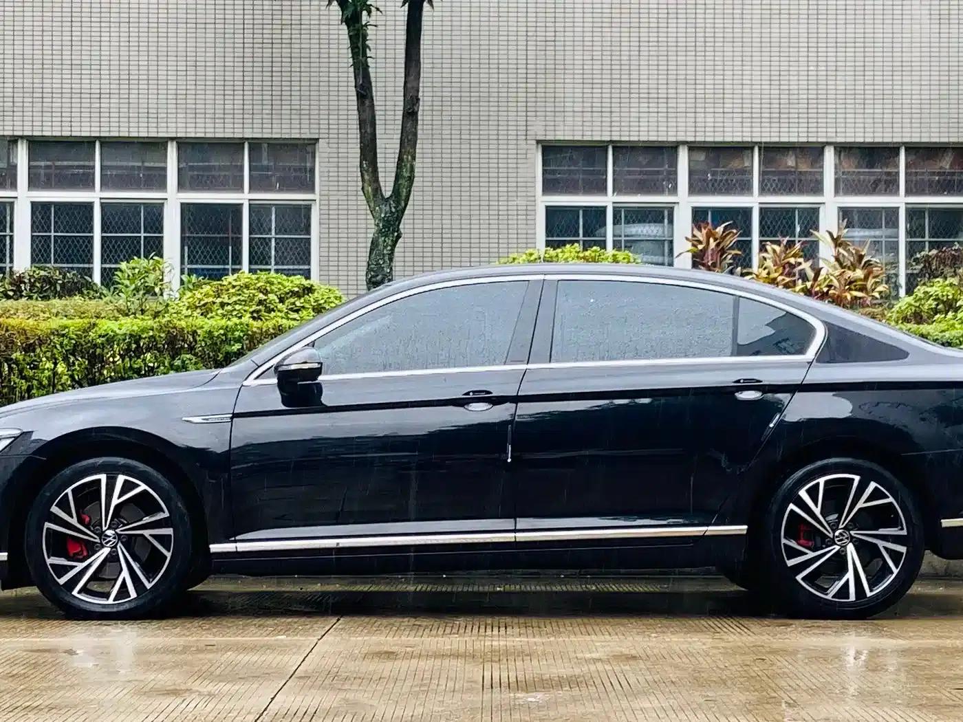 2020 Volkswagen Passat 330TSI DSG Luxury — миниатюра 3